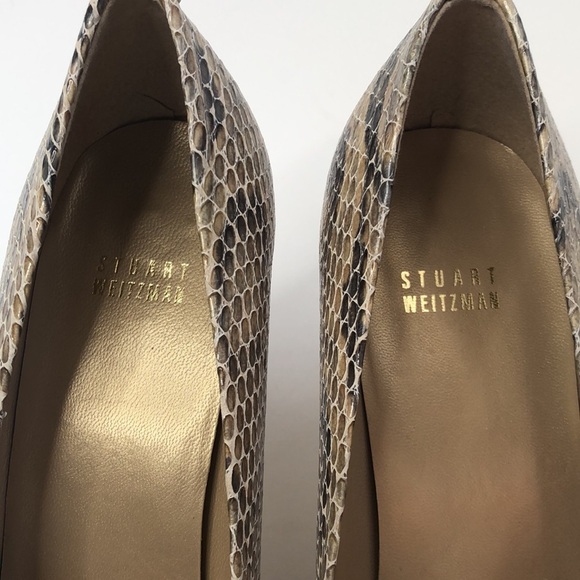 Stuart Weitzman tan/gray croc embossed peep toe heels - Picture 4 of 7
